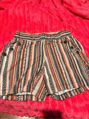 High-Waist Striped Button-Accent Women's Shorts - Coral Mix
